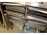 Ref: lot 113 - roestvrijstalen tafels met inhoud - afbeelding 11 van  11