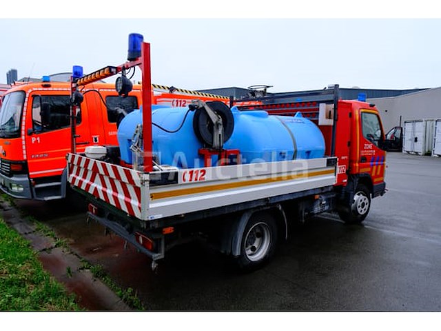 Ref: lot v4 - platte vrachtwagen met tanker mitsubishi canter fuso fe85 (2007-75,247 km-vin:tybfe85pc6dt05456) - afbeelding 1 van  62