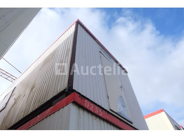Ref:0232 - geïsoleerde container op de bouwplaats + inhoud - afbeelding 2 van  5