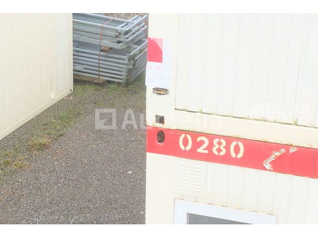 Ref:0257 - geïsoleerde bouwplaatscontainer + inhoud - afbeelding 3 van  18