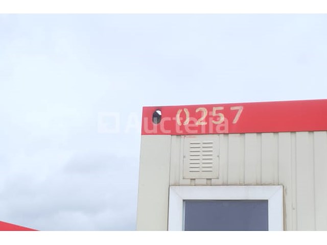 Ref:0257 - geïsoleerde bouwplaatscontainer + inhoud - afbeelding 12 van  18