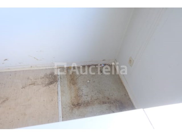 Ref:0275 - geïsoleerde container op de bouwplaats + inhoud - afbeelding 9 van  20