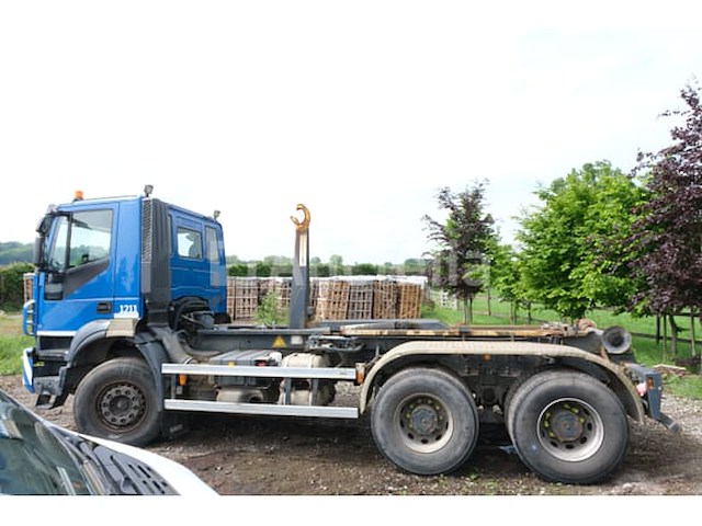 Ref:1211 - containertruck iveco trakker (2012-379,555 km-vin:wjme2nts40c257255) - afbeelding 23 van  71