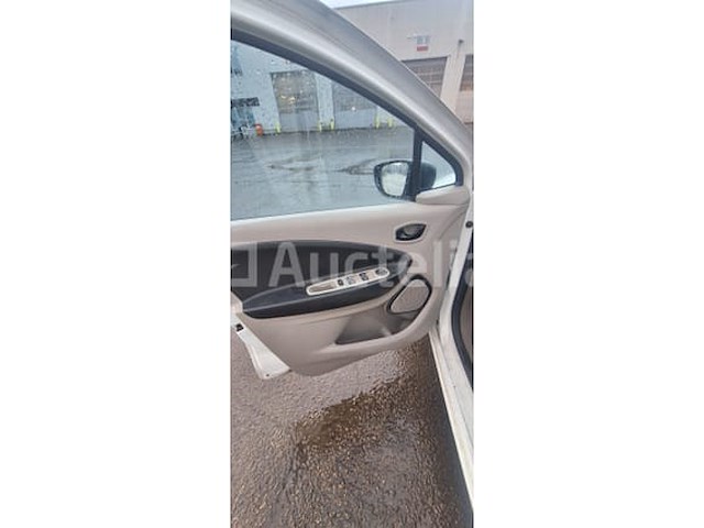 Ref:16511 - elektrische auto renault zoe (2013-67,403 km) (vin:vf1agvya05005702) - afbeelding 2 van  35