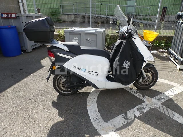 Ref:20034 - eccity motorfietsen emart eccity 125 elektrische scooter (vin:vkpar67ae17000331) - afbeelding 9 van  16