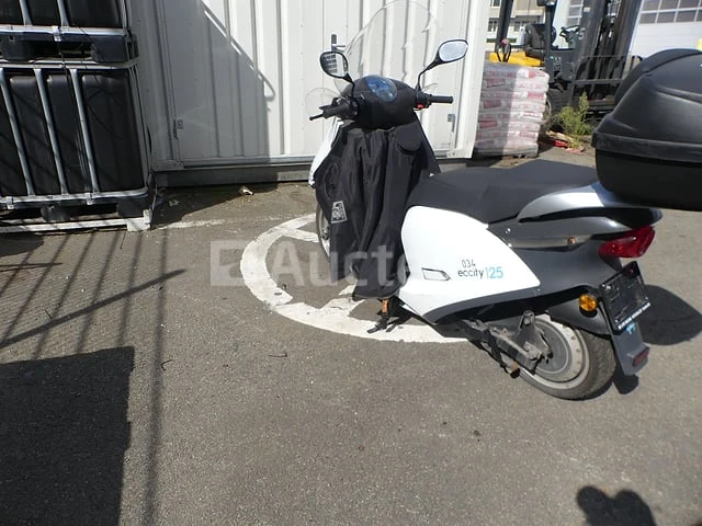 Ref:20034 - eccity motorfietsen emart eccity 125 elektrische scooter (vin:vkpar67ae17000331) - afbeelding 11 van  16