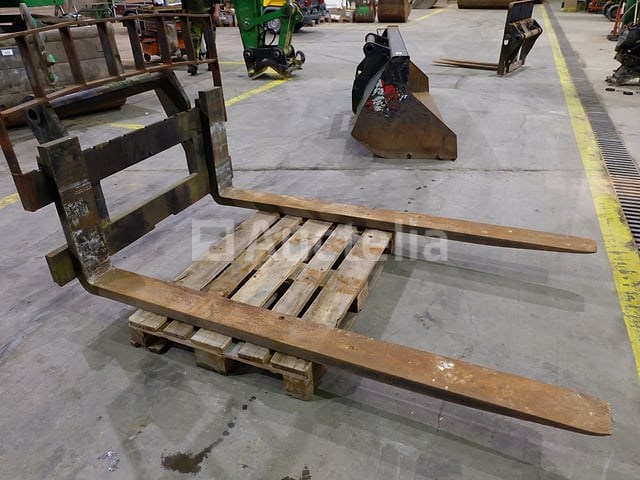 Ref:2721012-21 - schort met vorken voor manitou pfb telehandler - 5 ton - afbeelding 1 van  6