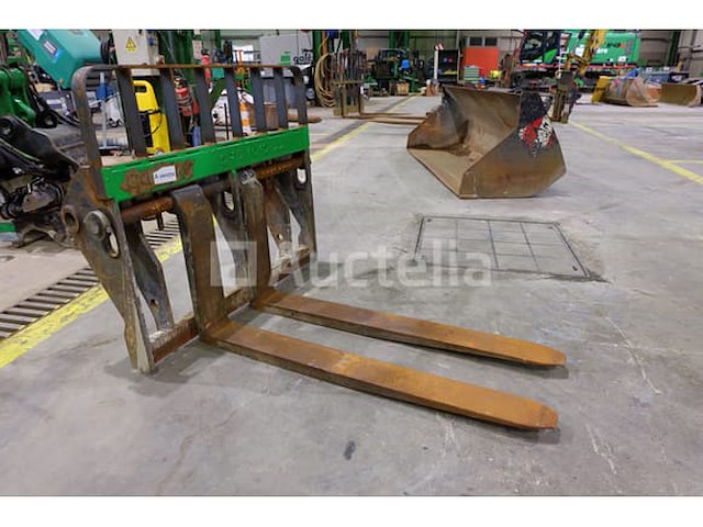 Ref:2721012-22 - schort met vorken voor manitou pfb telehandler - 2800kg - afbeelding 2 van  6