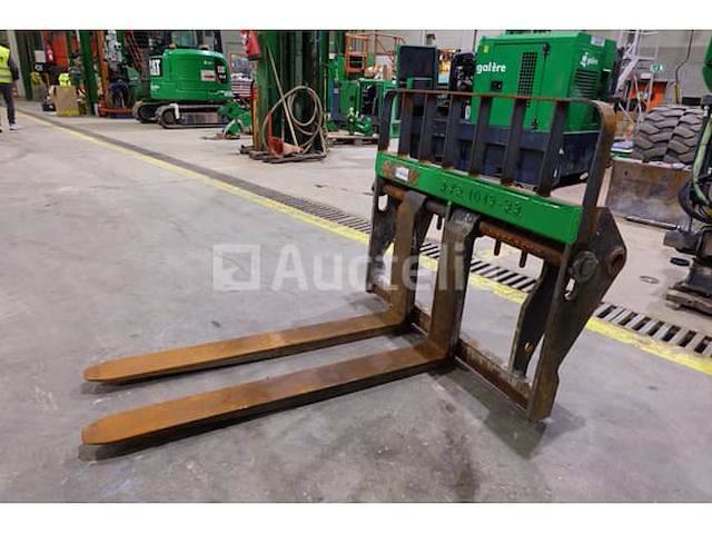 Ref:2721012-22 - schort met vorken voor manitou pfb telehandler - 2800kg - afbeelding 5 van  6
