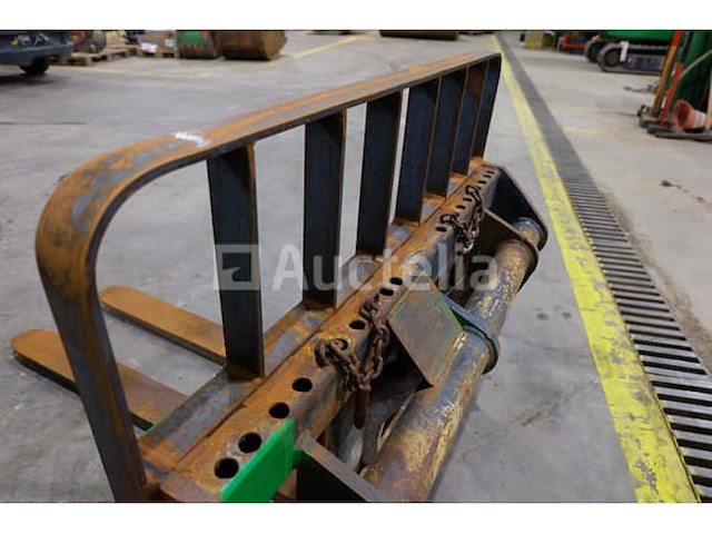 Ref:2721012-22 - schort met vorken voor manitou pfb telehandler - 2800kg - afbeelding 6 van  6