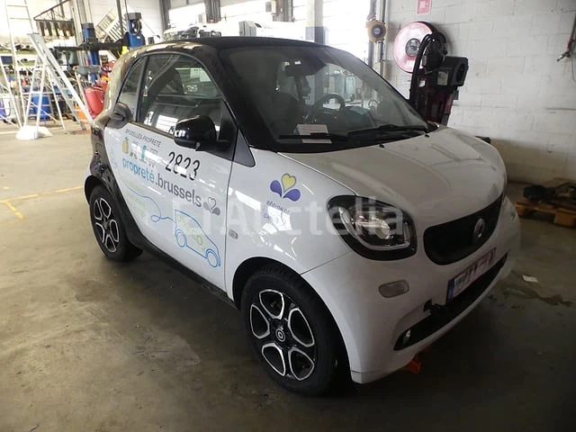 Ref:2823 - elektrische auto smart eq fortwo coupé (2019-71,947 km)(vin:wme45339911k334395) - afbeelding 16 van  19