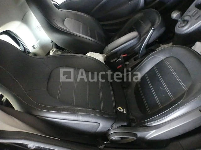 Ref:2823 - elektrische auto smart eq fortwo coupé (2019-71,947 km)(vin:wme45339911k334395) - afbeelding 17 van  19