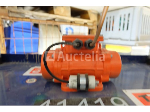 Ref:41419 - betonnen vibrerende tafel matest c278-01 - afbeelding 4 van  5