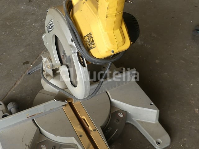 Ref:70691 - dewalt dw777-qs radiaalzaag - afbeelding 2 van  4