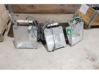 Ref:984802341 / 984802476 / 984802129 - 3 halogeen-spotlights op de bouwplaats - afbeelding 2 van  7