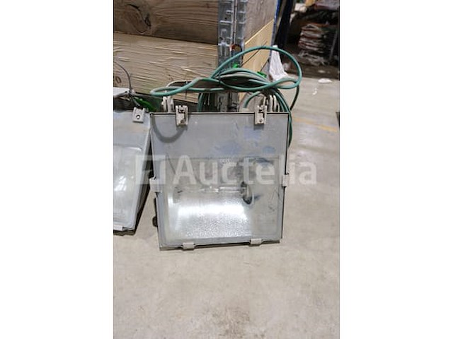 Ref:984802341 / 984802476 / 984802129 - 3 halogeen-spotlights op de bouwplaats - afbeelding 4 van  7