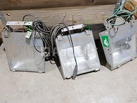 Ref:984802341 / 984802476 / 984802129 - 3 halogeen-spotlights op de bouwplaats