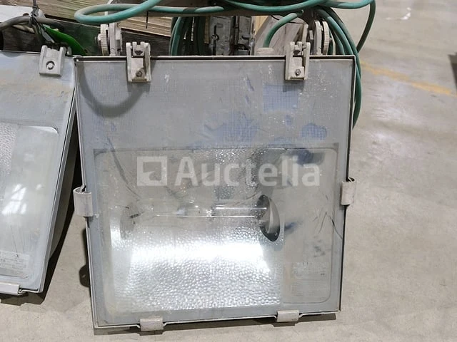 Ref:984802341 / 984802476 / 984802129 - 3 halogeen-spotlights op de bouwplaats - afbeelding 4 van  7