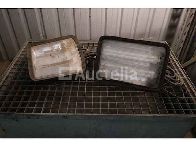 Ref:98488002 / 98488001 - 2 bouwplaats-spotlights - afbeelding 1 van  11