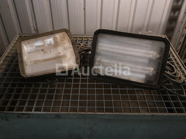 Ref:98488002 / 98488001 - 2 bouwplaats-spotlights - afbeelding 1 van  11