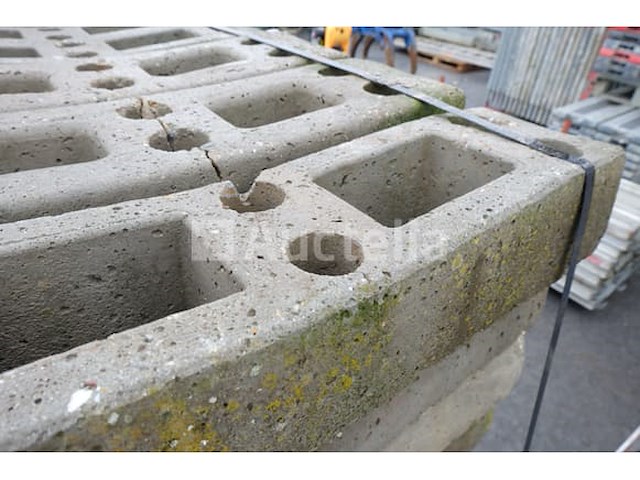 Ref:piedre10 - +- 16 betonnen voeten voor bouwplaatsen - afbeelding 5 van  5