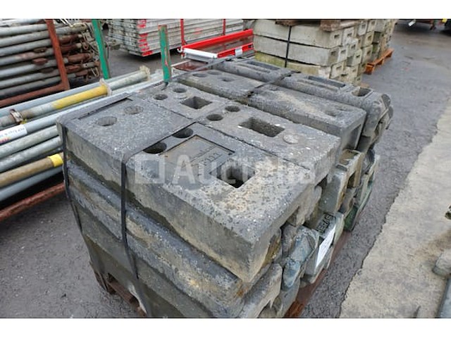 Ref:piedre10 - +- 25 composietvoet voor een bouwplaatsbarrière - afbeelding 1 van  4