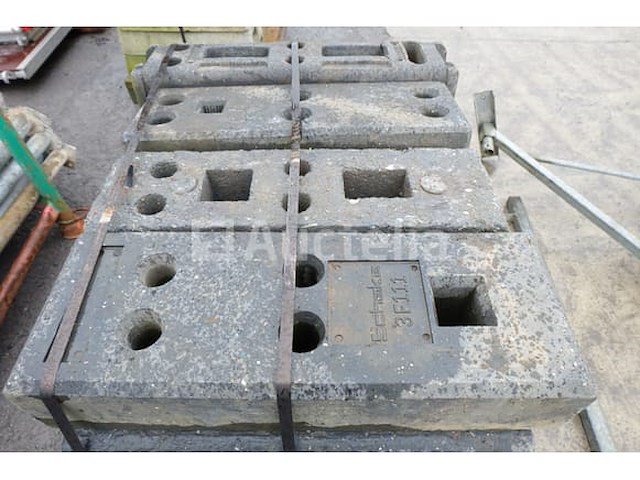 Ref:piedre10 - +- 25 composietvoet voor een bouwplaatsbarrière - afbeelding 4 van  4