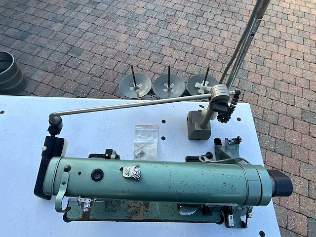 Refrey industriële stiksteekmachine met onderstel en werkblad - afbeelding 4 van  8