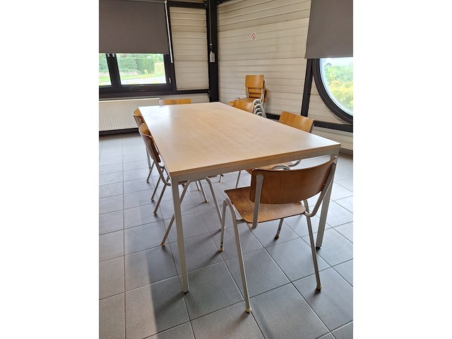 Reftertafel met 10 stapelbare stoelen - afbeelding 1 van  3