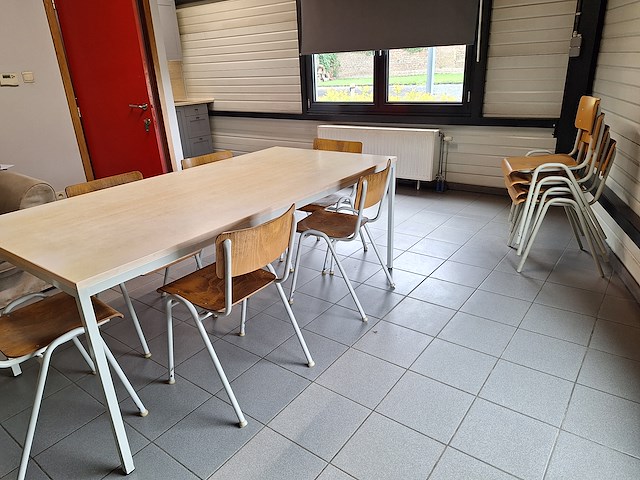 Reftertafel met 10 stapelbare stoelen - afbeelding 2 van  3