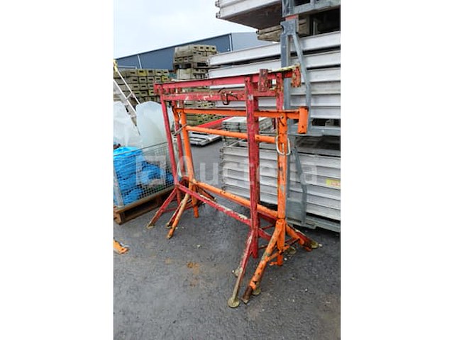 Ref:tret1220 - +- 4 mason's trestles - afbeelding 1 van  6