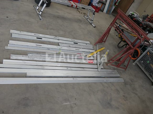 Regels en niveaus, metselaarsbruggen, stanley die vierkant markeert - afbeelding 1 van  7