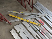 Regels en niveaus, metselaarsbruggen, stanley die vierkant markeert - afbeelding 4 van  7