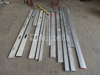 Regels en niveaus, metselaarsbruggen, stanley die vierkant markeert - afbeelding 6 van  7