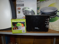 Reiskoffer dunlop, wafelijzer silvercrest, broodrooster domo, raclette grill watshome, luchtbevochtiger boneco, mini chopper - afbeelding 3 van  6
