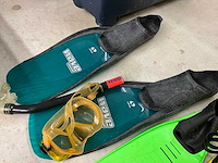 Reiskoffers en zwemvliezen - afbeelding 2 van  11