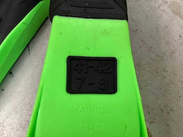 Reiskoffers en zwemvliezen - afbeelding 9 van  11