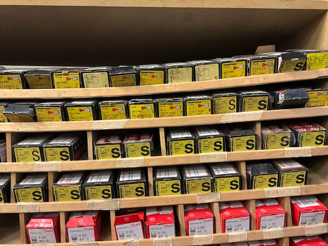 Rek + inhoud - afbeelding 6 van  7