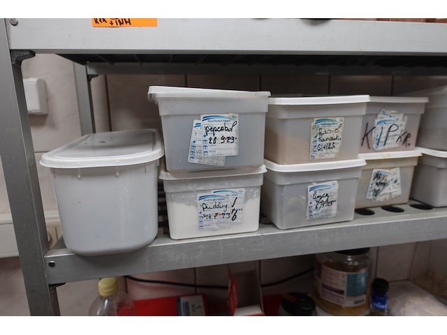 Rek + inhoud - afbeelding 3 van  7