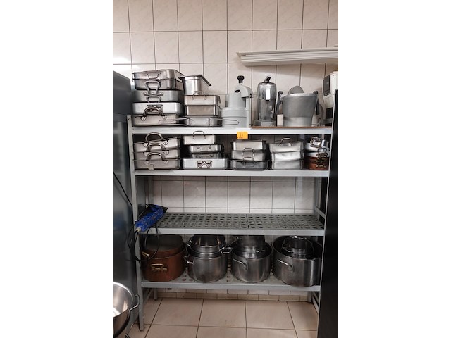 Rek + inhoud - afbeelding 1 van  8