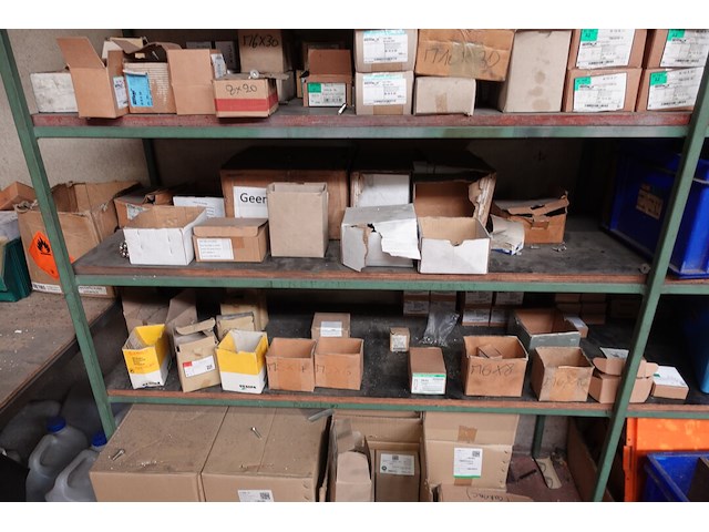 Rek + inhoud - afbeelding 13 van  26