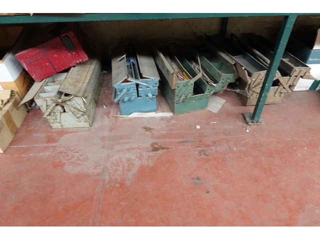 Rek + inhoud - afbeelding 21 van  26