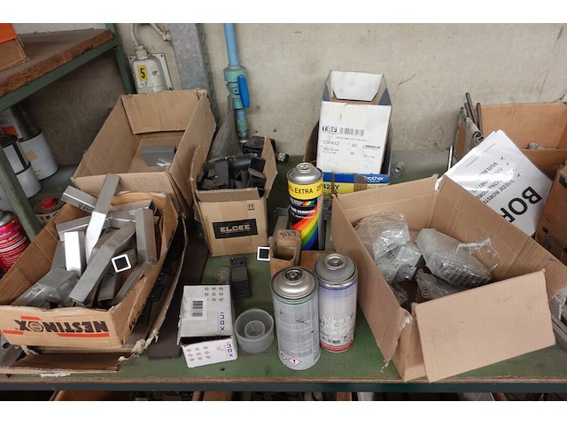 Rek + inhoud - afbeelding 24 van  26