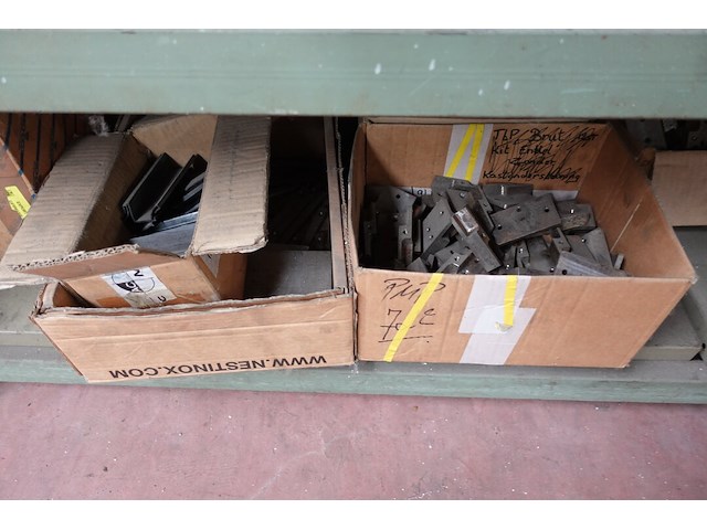 Rek + inhoud - afbeelding 2 van  9