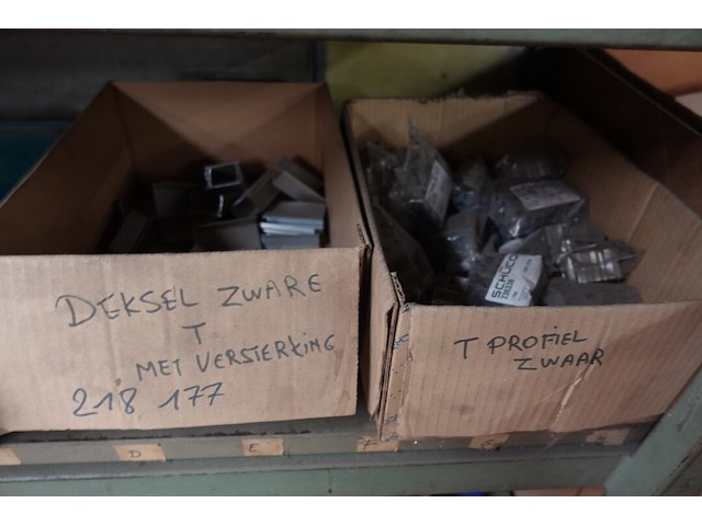 Rek + inhoud - afbeelding 6 van  9