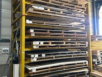 Rek inhoudend diverse plexiglas platen wo. thyssen krupp plastics, type plexi wh73.