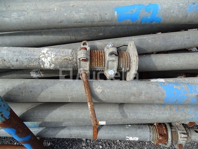Rek met +/- 15 propellers en +/- 15 stutten - afbeelding 3 van  6