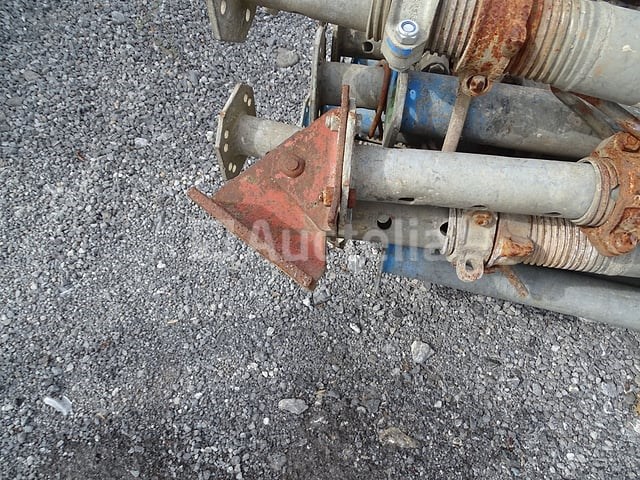 Rek met +/- 15 propellers en +/- 15 stutten - afbeelding 4 van  6