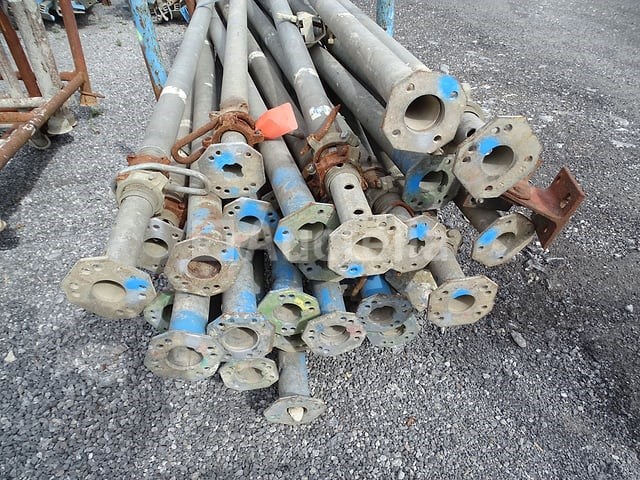 Rek met +/- 15 propellers en +/- 15 stutten - afbeelding 5 van  6