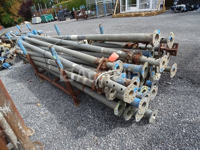 Rek met +/- 15 propellers en +/- 15 stutten - afbeelding 6 van  6